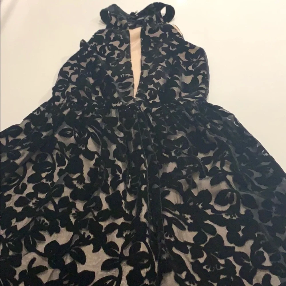 Black crushed velvet high neck open back dress - Picture 7 of 8